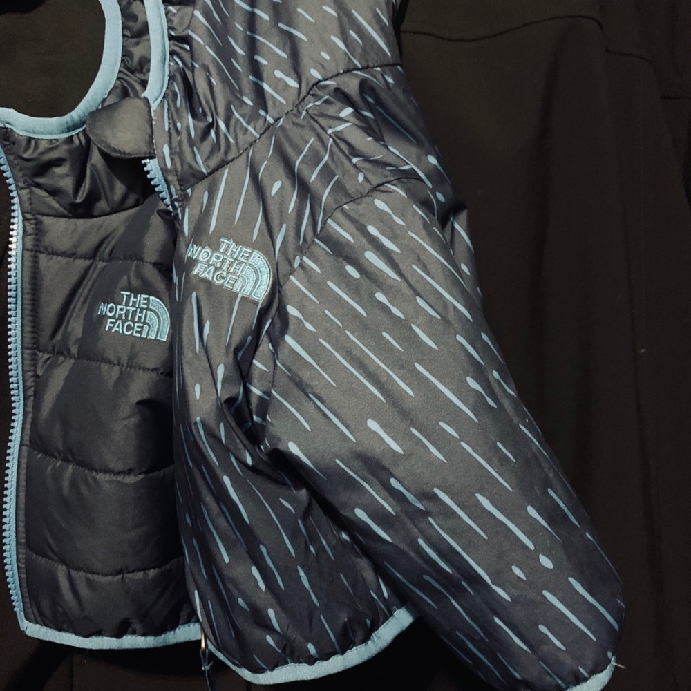 The North Face Reversible Puffer Coat - Picture 2 of 2